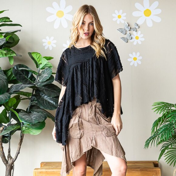 Oli & Hali Black Asymmetrical Lace Short Sleeve Top - Picture 2 of 6